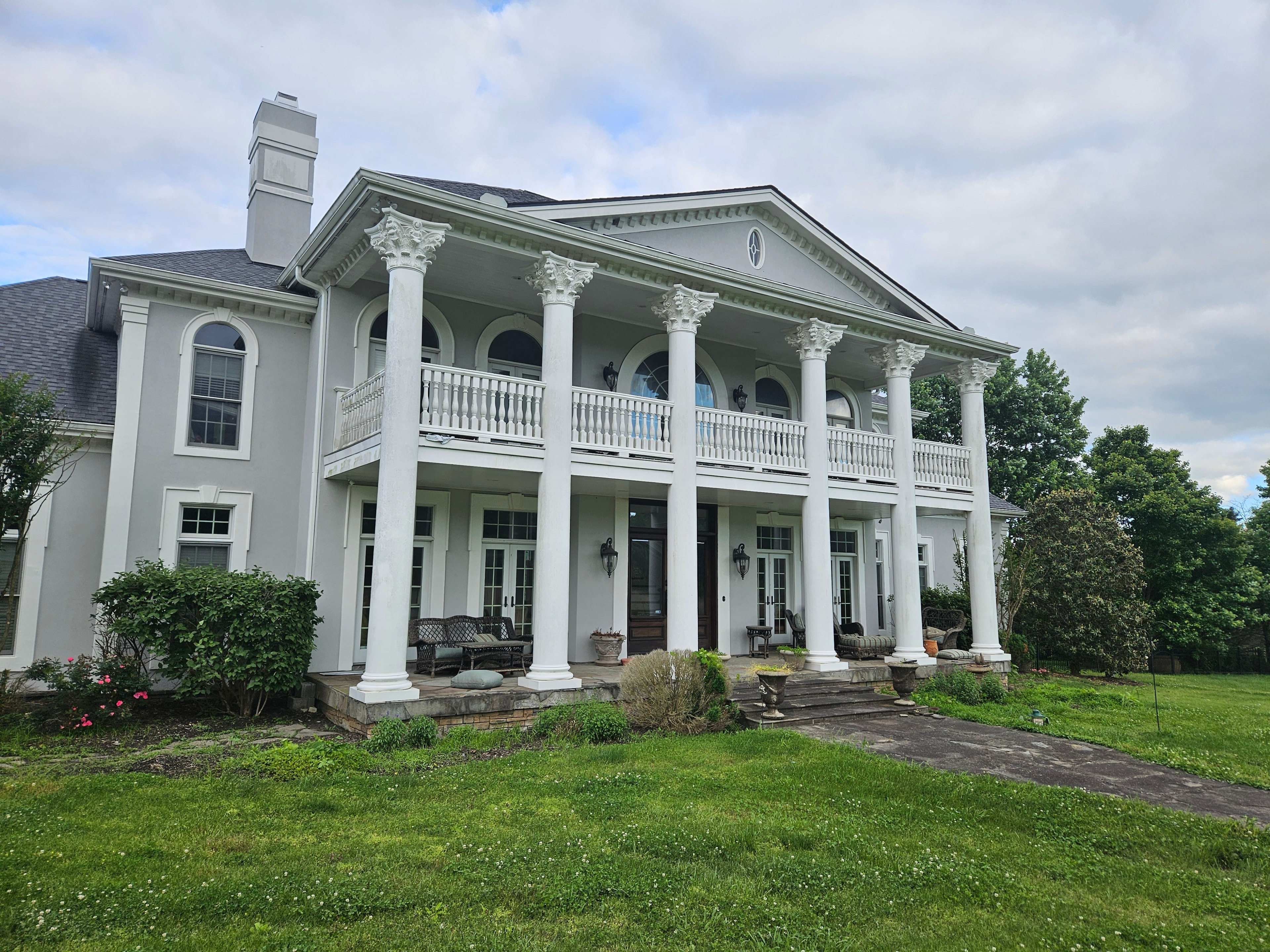 Residential home exterior pressure washing service